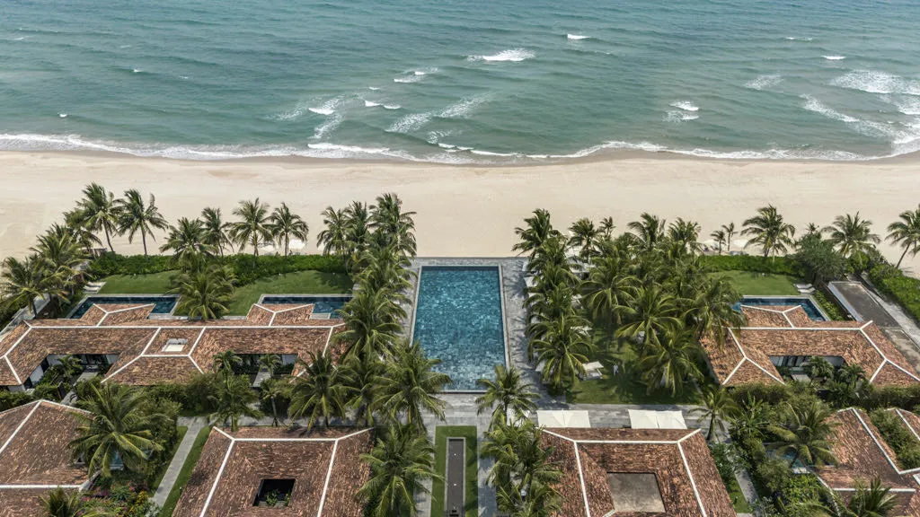 Chụp Ảnh Flycam Khách Sạn Resort — Xu Hướng Marketing Hospitality 2026