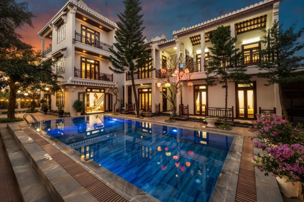 Hanh Trinh Chup Anh Paradise Hotel Hoi An Cau Chuyen Dang Sau Ong Kinh Paradise Spatial 1 - Hà Phong Visuals