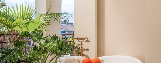 Dịch vụ chụp ảnh kiến trúc - kien truc biet thu mediterranean charm ban giao huong cua da go va hoa kien minimalist 1 | Hà Phong Visuals Đà Nẵng