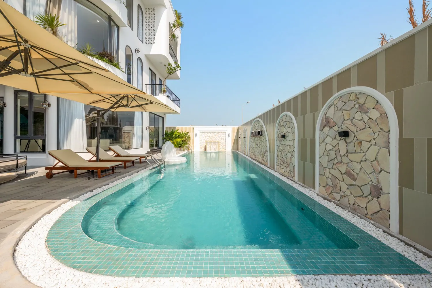 Ảnh phòng khách villa chụp chuyên nghiệp với HDR blend