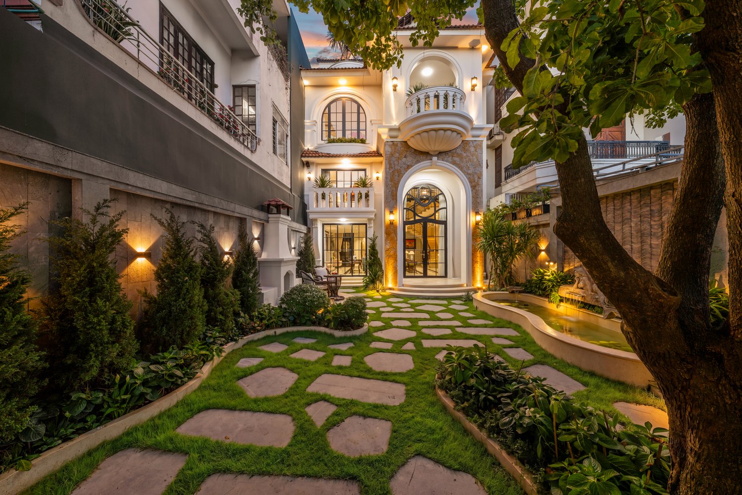 Bút Pháp Nhiếp Ảnh Kiến Trúc Biệt Thự Tân Cổ Điển Hoàng Gia: Dự Án QuanTy Villa Đà Nẵng