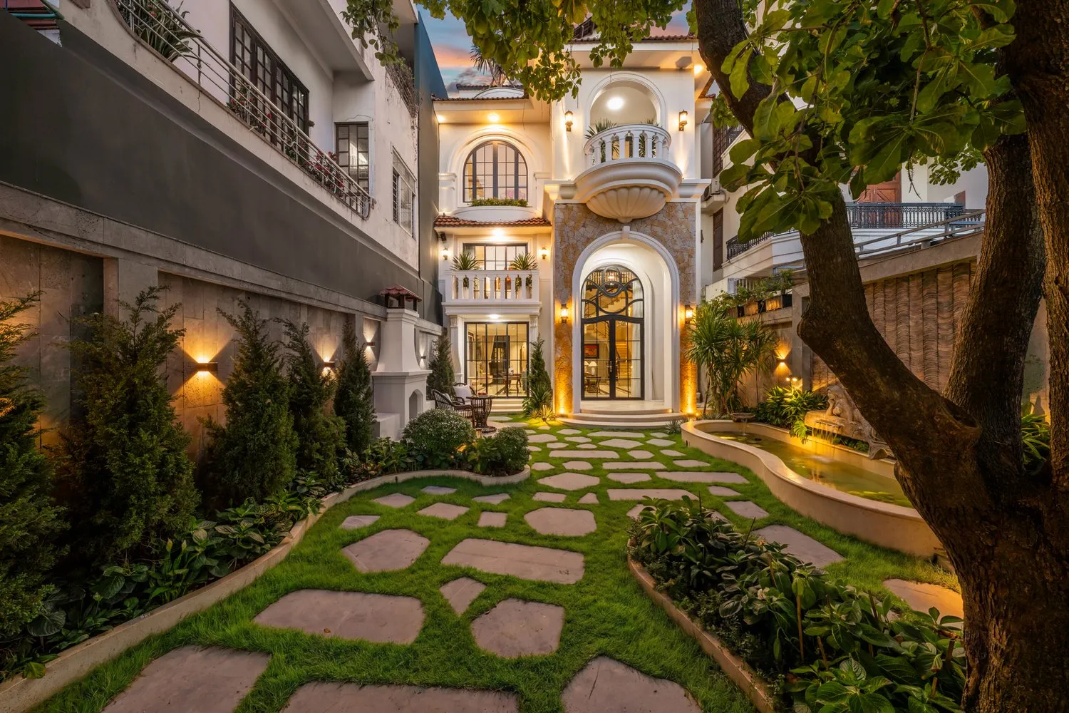 Bút Pháp Nhiếp Ảnh Kiến Trúc Biệt Thự Tân Cổ Điển Hoàng Gia: Dự Án QuanTy Villa Đà Nẵng