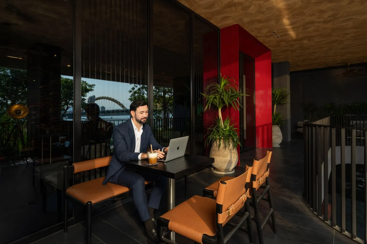 Lifestyle Caro Premium Danang Hotel - Không gian nội thất Lifestyle Caro Premium Danang Hotel dưới ánh sáng tự nhiên — góc máy được tính toán kỹ lưỡng