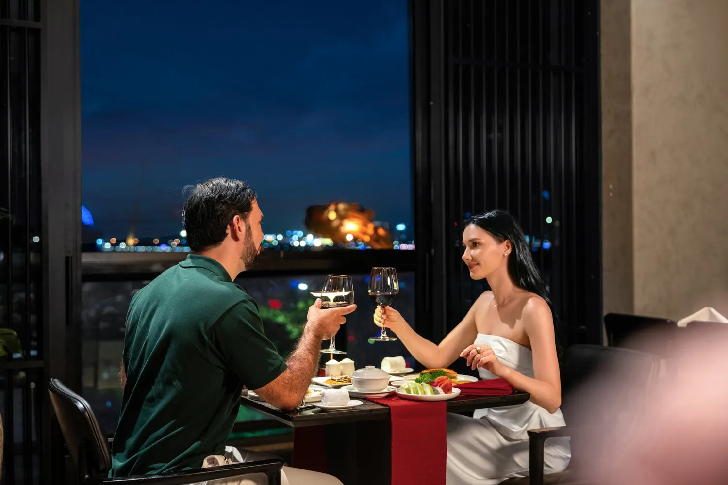 Hành Trình Chụp Ảnh Khách Sạn Lifestyle Caro Premium Danang Hotel — Câu Chuyện Đằng Sau Ống Kính