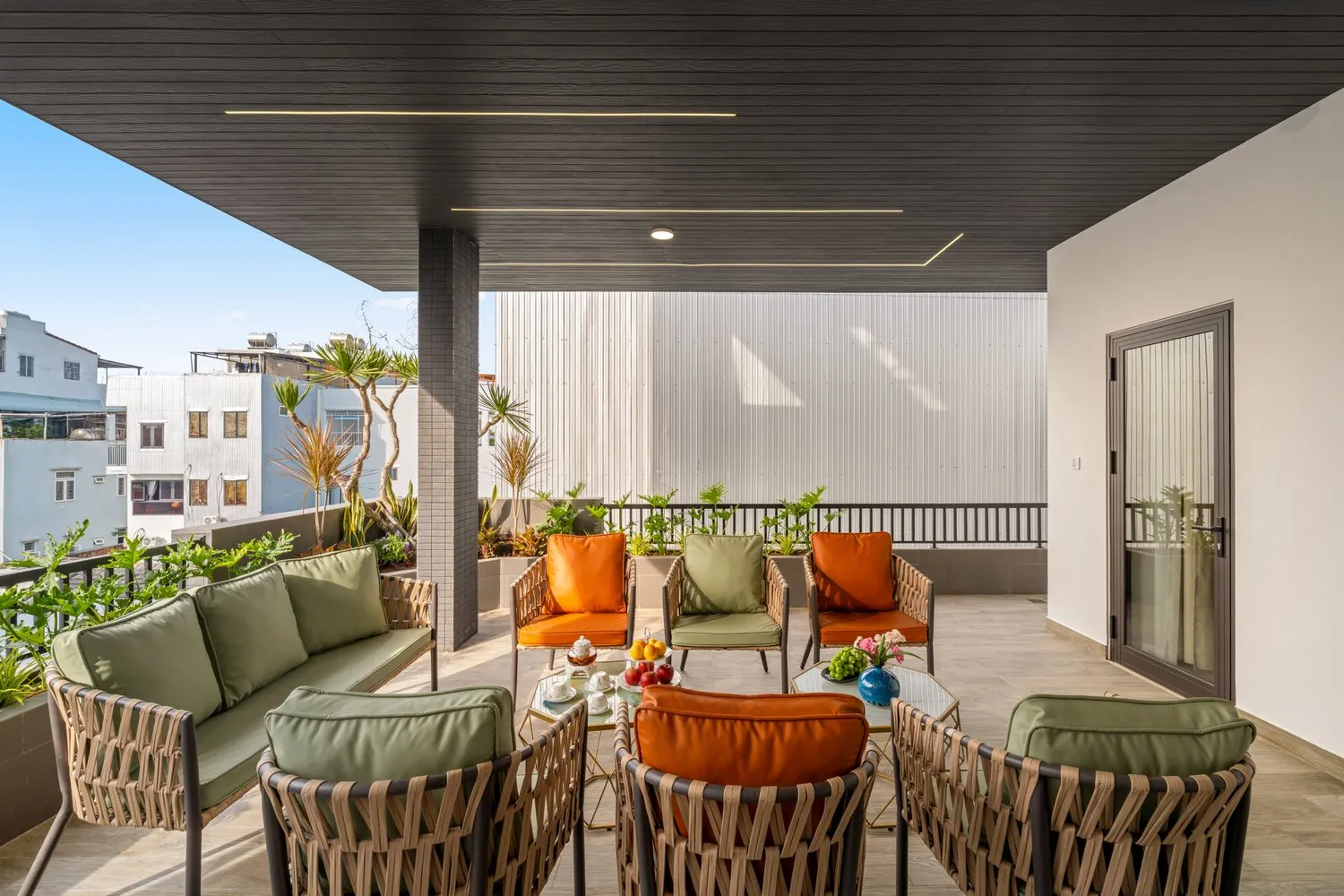 Case Study Nhiếp Ảnh Kiến Trúc: Nghệ Thuật Đường Cong Và Ánh Sáng Hoàng Hôn Tại Hanami Villa Đà Nẵng