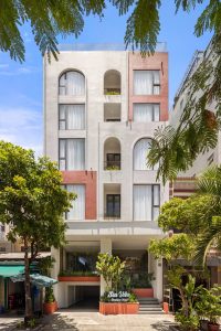 Sea Vibe Boutique Hotel Da Nang — Khách Sạn Boutique Địa Trung Hải & Bồn Tắm Đá Ngắm Biển