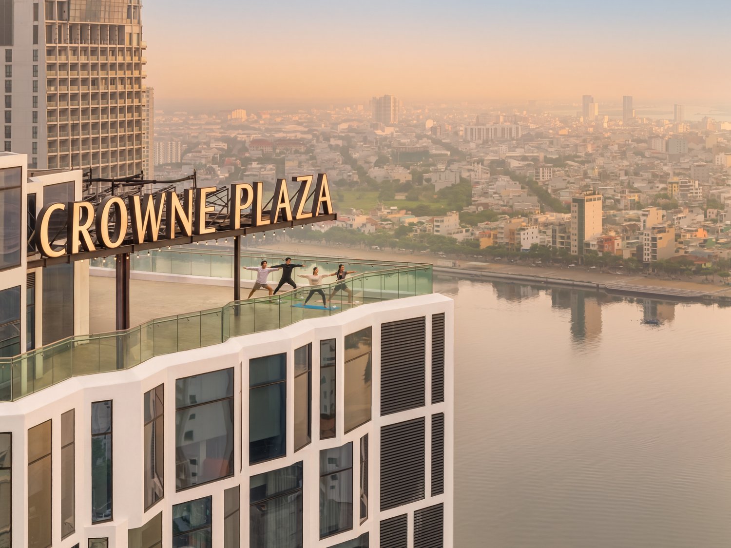 Dịch Vụ Chụp Ảnh Lifestyle Khách Sạn 5 Sao Đà Nẵng — Dự Án Khai Thác Tầng 41 Crowne Plaza Danang City Centre by IHG