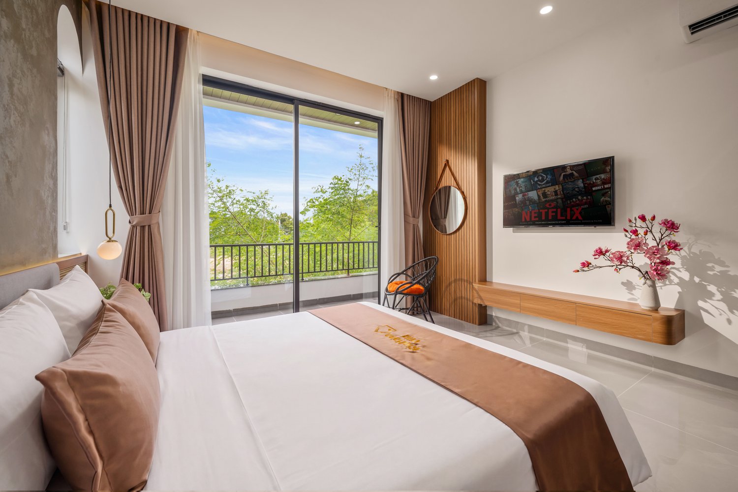 RIO HANA Villa Đà Nẵng — Biệt Thự Nghỉ Dưỡng Sân Thượng Ngắm Hoàng Hôn Ngũ Hành Sơn, Phòng Bida & Hồ Bơi Riêng
