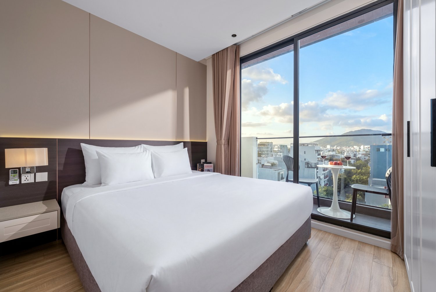 Sevana Hotel Mỹ Khê Đà Nẵng: Câu Chuyện Hình Ảnh Kiến Trúc Góc Phố, Ánh Sáng Biển & Không Gian Lưu Trú Đa Trải Nghiệm